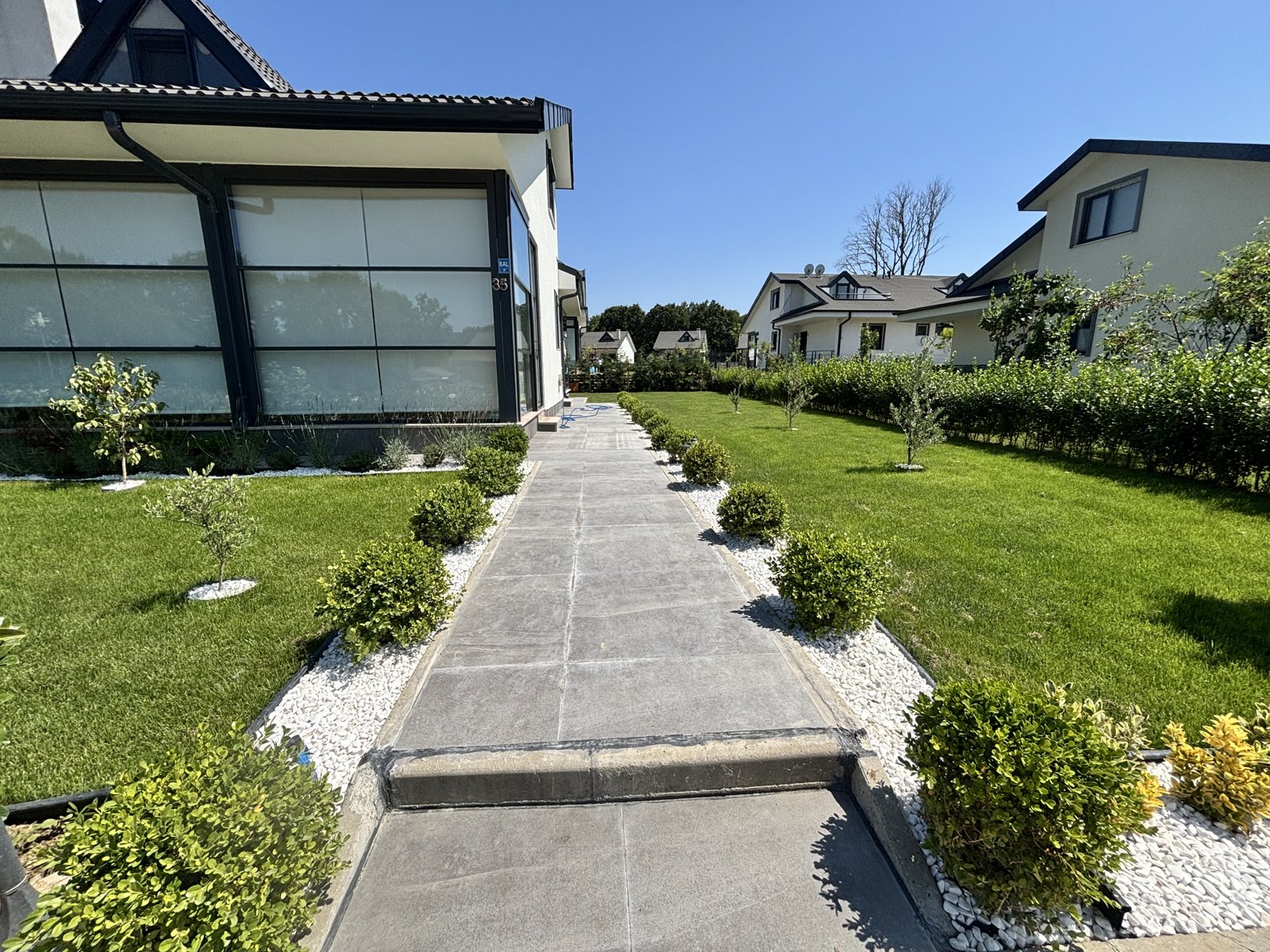 Villa yürüyüş yolu ve peyzaj düzenlemesi